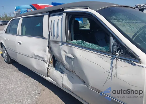 2009 Cadillac Dts Standard z USA, uszkodzony, nr VIN 1GEEK90YX9U550023